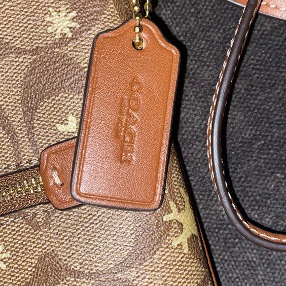 Coach Signature Canvas Mini File Holiday bag - Picture 4 of 8